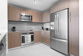 Downtown Doral Condo w-Free Parking