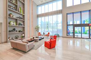 Downtown Doral Condo w-Free Parking