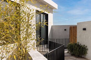 Moya Hotel - Qingdao Laoshan Scenic Area