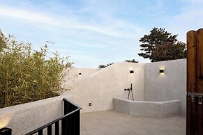 Moya Hotel - Qingdao Laoshan Scenic Area