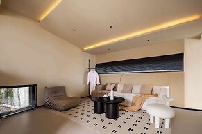 Moya Hotel - Qingdao Laoshan Scenic Area