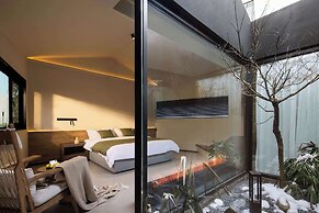 Moya Hotel - Qingdao Laoshan Scenic Area