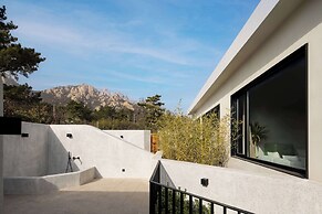 Moya Hotel - Qingdao Laoshan Scenic Area