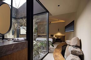 Moya Hotel - Qingdao Laoshan Scenic Area