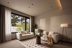 Moya Hotel - Qingdao Laoshan Scenic Area