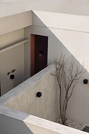 Moya Hotel - Qingdao Laoshan Scenic Area