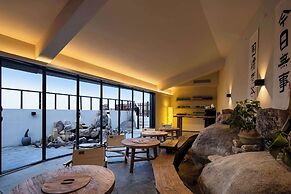 Moya Hotel - Qingdao Laoshan Scenic Area