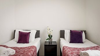 Park Lane 4-bed Huge Designer pad