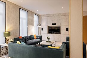 Park Lane 4-bed Huge Designer pad