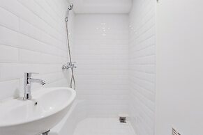 Good Deal And Comfortable Studio Loft At Kingland Avenue Apartment