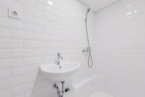 Good Deal And Comfortable Studio Loft At Kingland Avenue Apartment