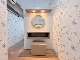 Comfortable Living And Good Place 1Br At Tanglin Supermall Mansion Apa