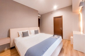 Nice And Modern 2Br Apartment At M-Town Signature