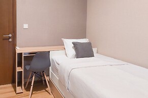 Nice And Modern 2Br Apartment At M-Town Signature