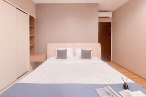 Nice And Modern 2Br Apartment At M-Town Signature