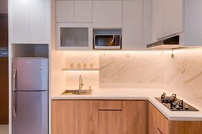 Nice And Modern 2Br Apartment At M-Town Signature
