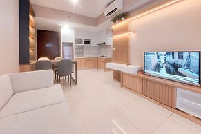 Nice And Modern 2Br Apartment At M-Town Signature