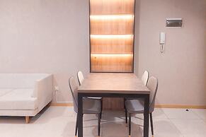 Nice And Modern 2Br Apartment At M-Town Signature