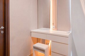 Nice And Modern 2Br Apartment At M-Town Signature