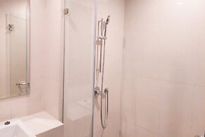 Nice And Modern 2Br Apartment At M-Town Signature