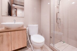 Nice And Modern 2Br Apartment At M-Town Signature