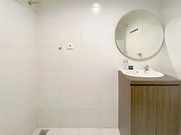 Cozy And Warm Studio Room At Paltrow City