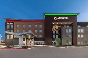 La Quinta Inn & Suites by Wyndham DeSoto