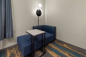 La Quinta Inn & Suites by Wyndham DeSoto