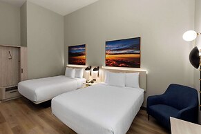 La Quinta Inn & Suites by Wyndham DeSoto