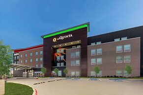 La Quinta Inn & Suites by Wyndham DeSoto