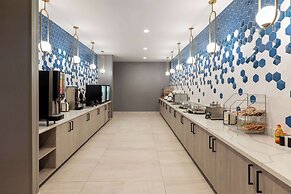 La Quinta Inn & Suites by Wyndham DeSoto