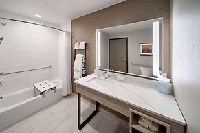 La Quinta Inn & Suites by Wyndham DeSoto