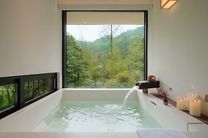 BuSu Forest Forever Hotel