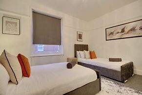 Southsea 5 Bed House - Hot Tub-Sleeps 10