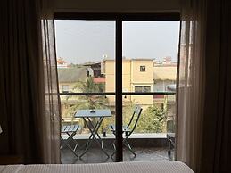 Stylish 1BR With Pool 5 Mins to Candolim Beach