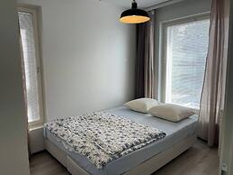 Room-cozy 3 Bedroom Apartment in Heart o
