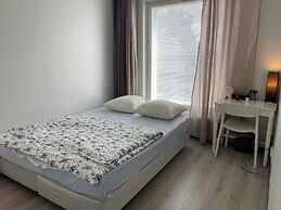 Room-cozy 3 Bedroom Apartment in Heart o