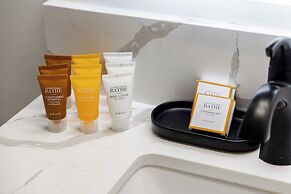 Ocean View 1BR at Ilikai Marina