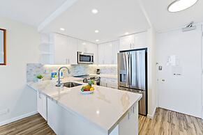 Ocean View 1BR at Ilikai Marina