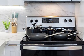 Ocean View 1BR at Ilikai Marina