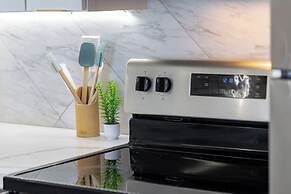 Ocean View 1BR at Ilikai Marina