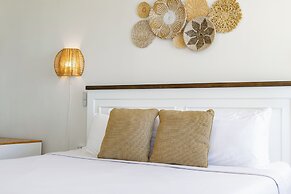 Ocean View 1BR at Ilikai Marina