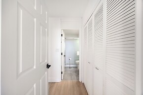 Ocean View 1BR at Ilikai Marina