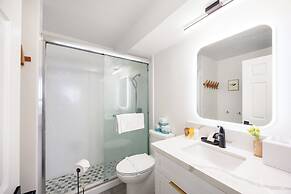 Ocean View 1BR at Ilikai Marina