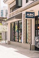 Ocean View 1BR at Ilikai Marina