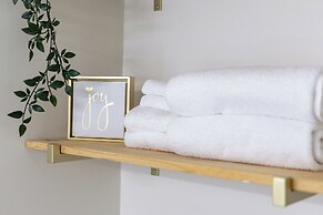 Ocean View 1BR at Ilikai Marina