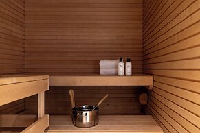 1br with Private Sauna and Balcony