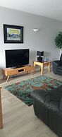 Bangor - 2 Bed Apartment- Sleeps 4 -privateparking