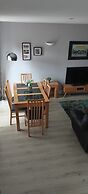 Bangor - 2 Bed Apartment- Sleeps 4 -privateparking