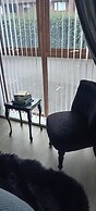 Bangor - 2 Bed Apartment- Sleeps 4 -privateparking